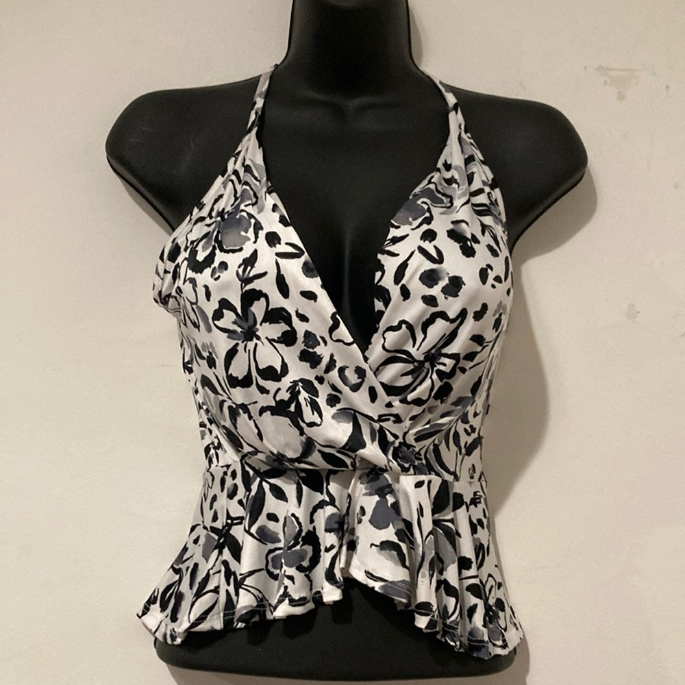 Razor Back  Peplum  Tank Top Fresh for the Summers day to night. Sleek L…